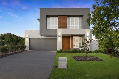 9202 Peter Senior Dr, Hope Island QLD 4212