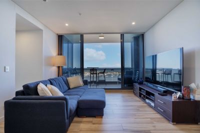Spectacular High Floor Apartment With Post Card Views