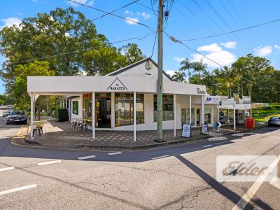 HIGHLY EXPOSED RETAIL/OFFICE IN SHARP SUBURBAN COMPLEX!