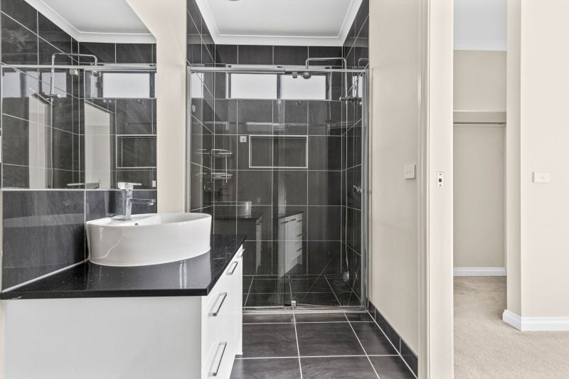 242 Newbury Boulevard, Craigieburn