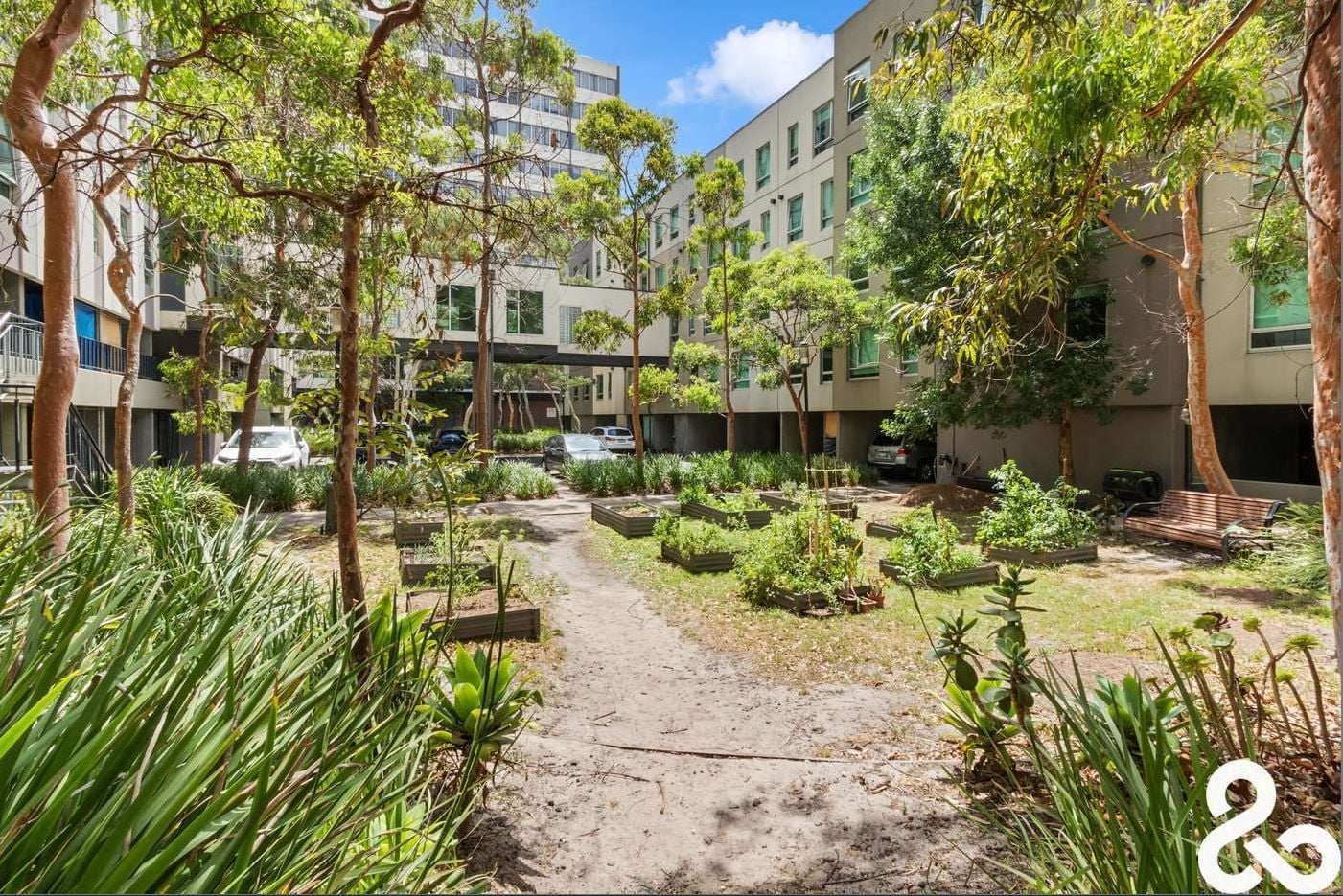Spacious apartment - FURNISHED OR UNFURNISHED