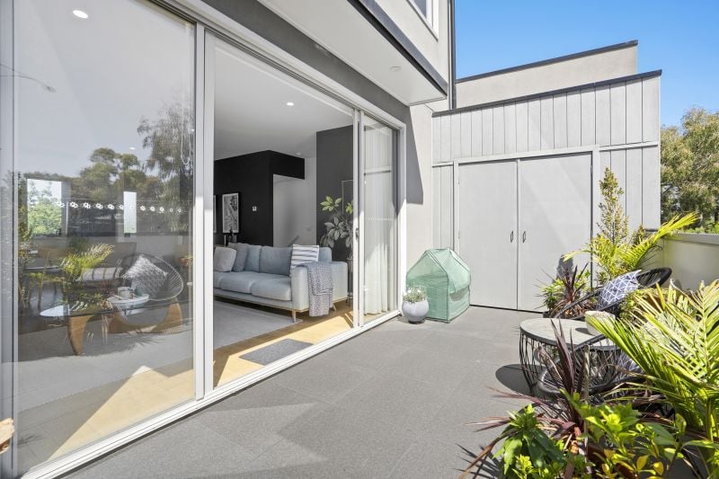 2/2 Ambrose Treacy Drive, Bundoora