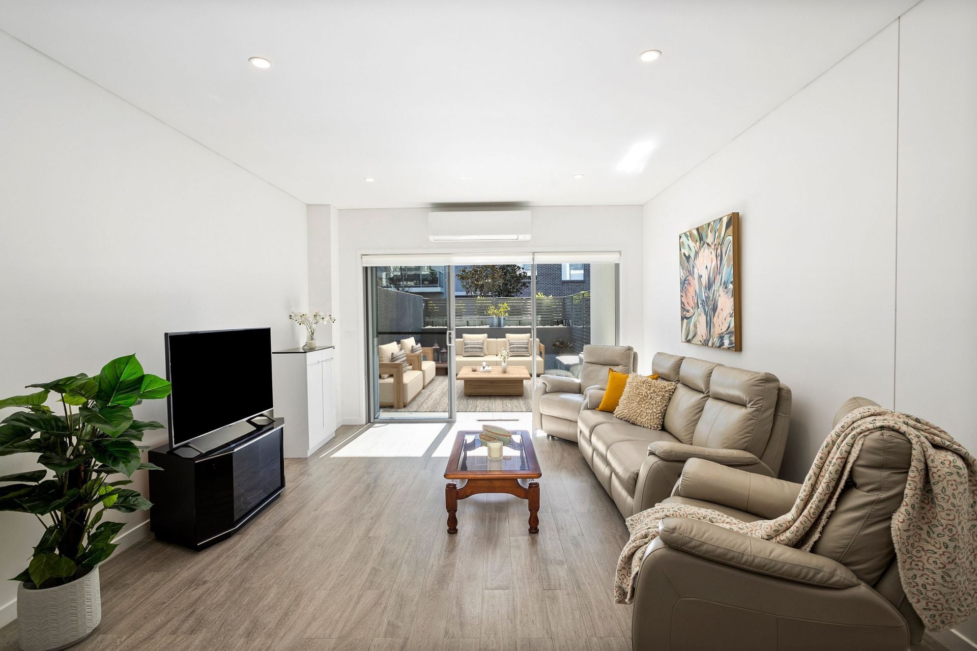 121/1 Evelyn Court, Shellharbour City Centre, Shellharbour City Centre - Image 1
