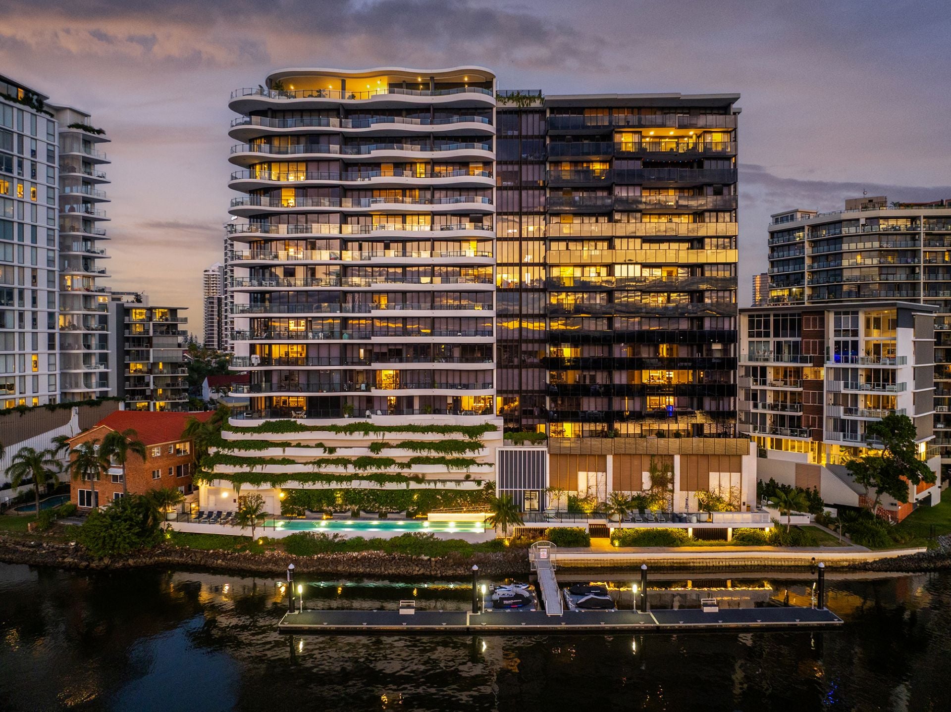 907/15-17 Cannes Avenue, Surfers Paradise - Thumbnail 3