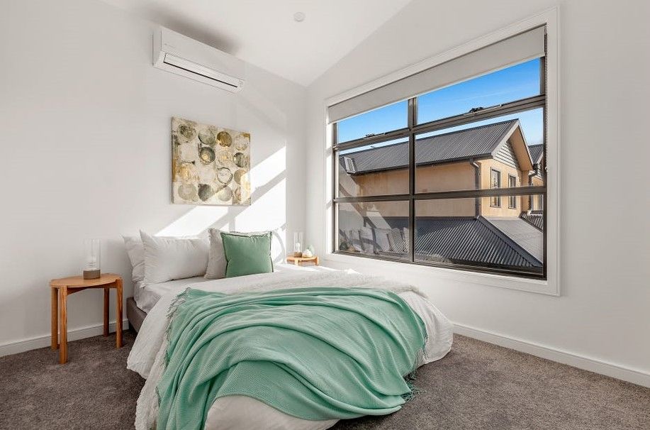 Stunning Apartment with Entertainers' Balcony