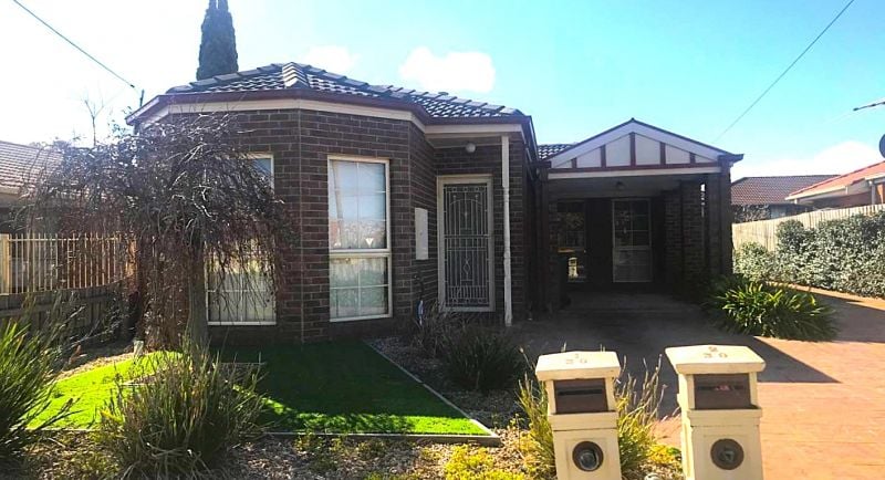 1/30 Newham Way, Altona Meadows - Thumbnail 2