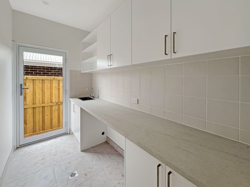 Modern Family Living in a Peaceful Menangle Pocket