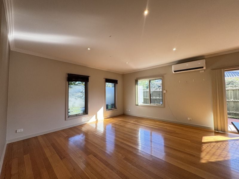 1/76 Strathmerton Street, Reservoir