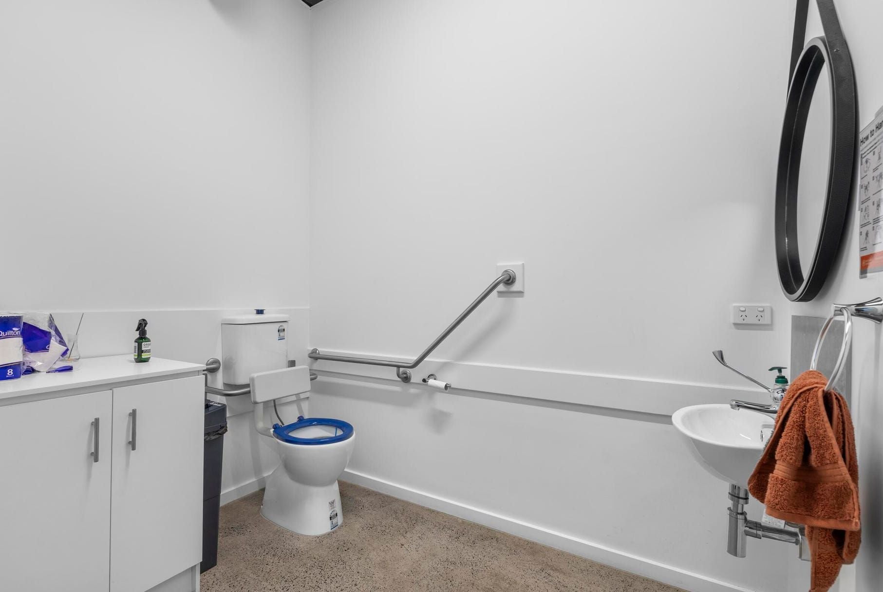 POSITION PLUS!
60m2 (approx.)  Retail / Commercial Space