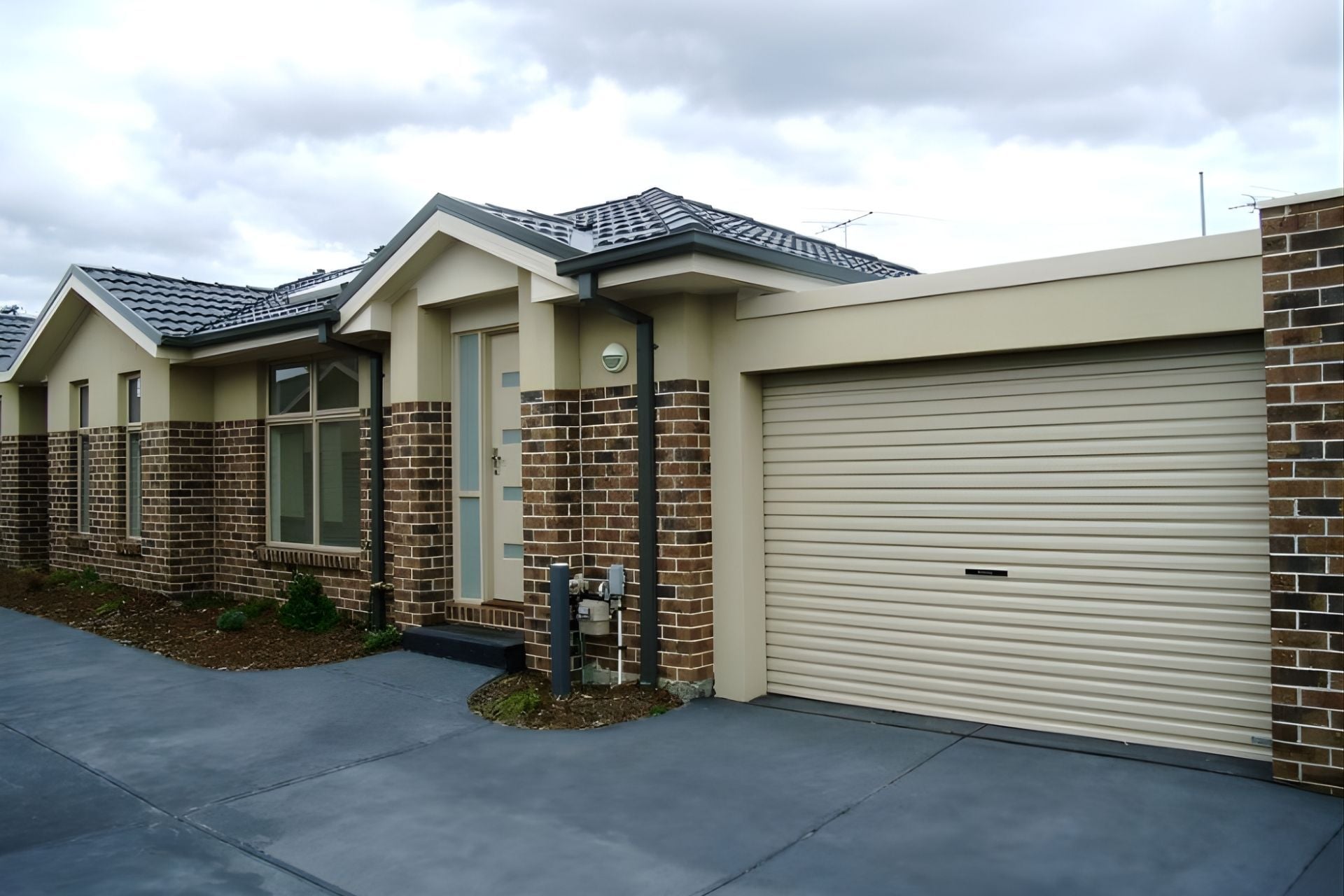 Refreshing Modern Single-Level Unit