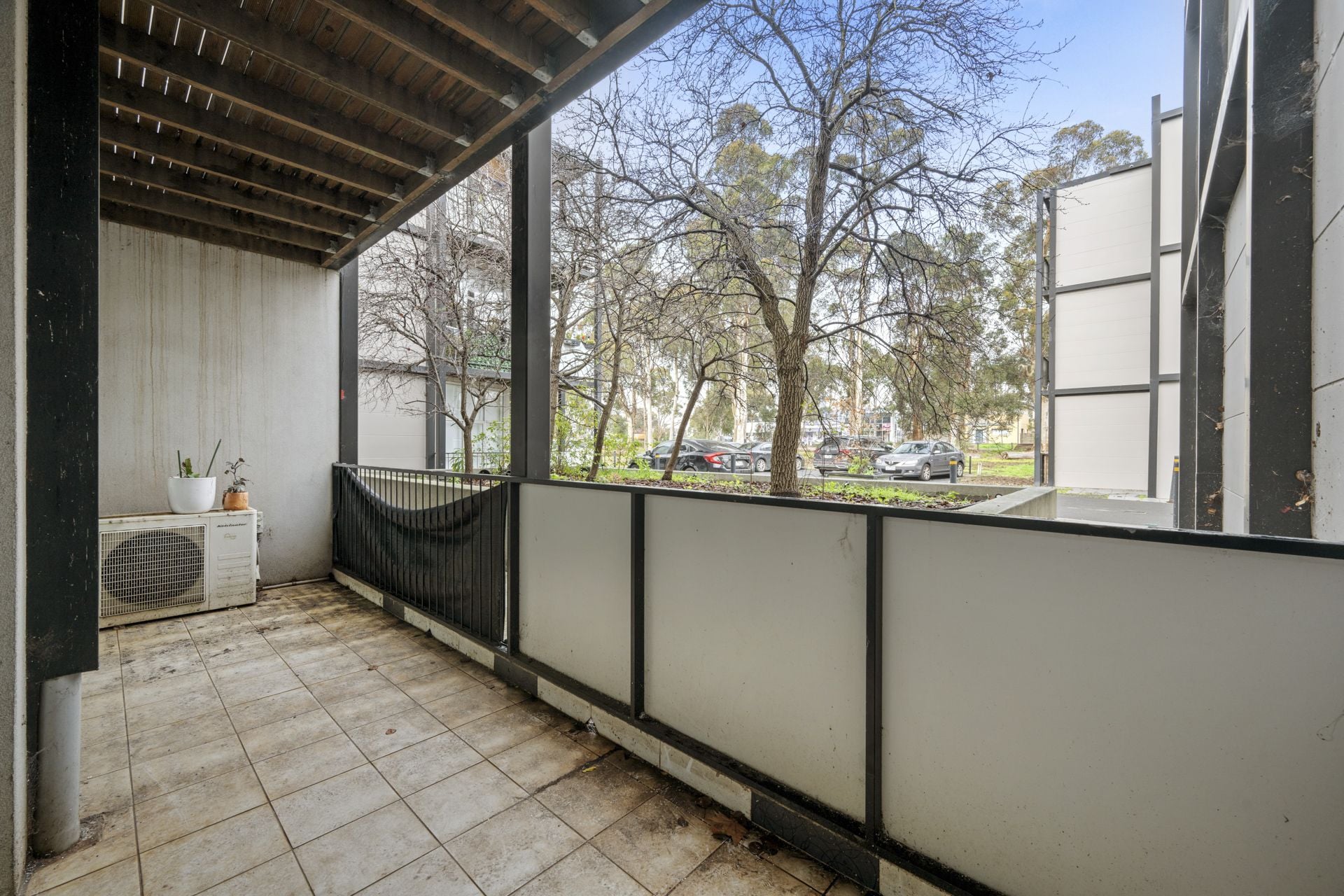 UPDATED APARTMENT IN THE MOUNT COOPER ESTATE