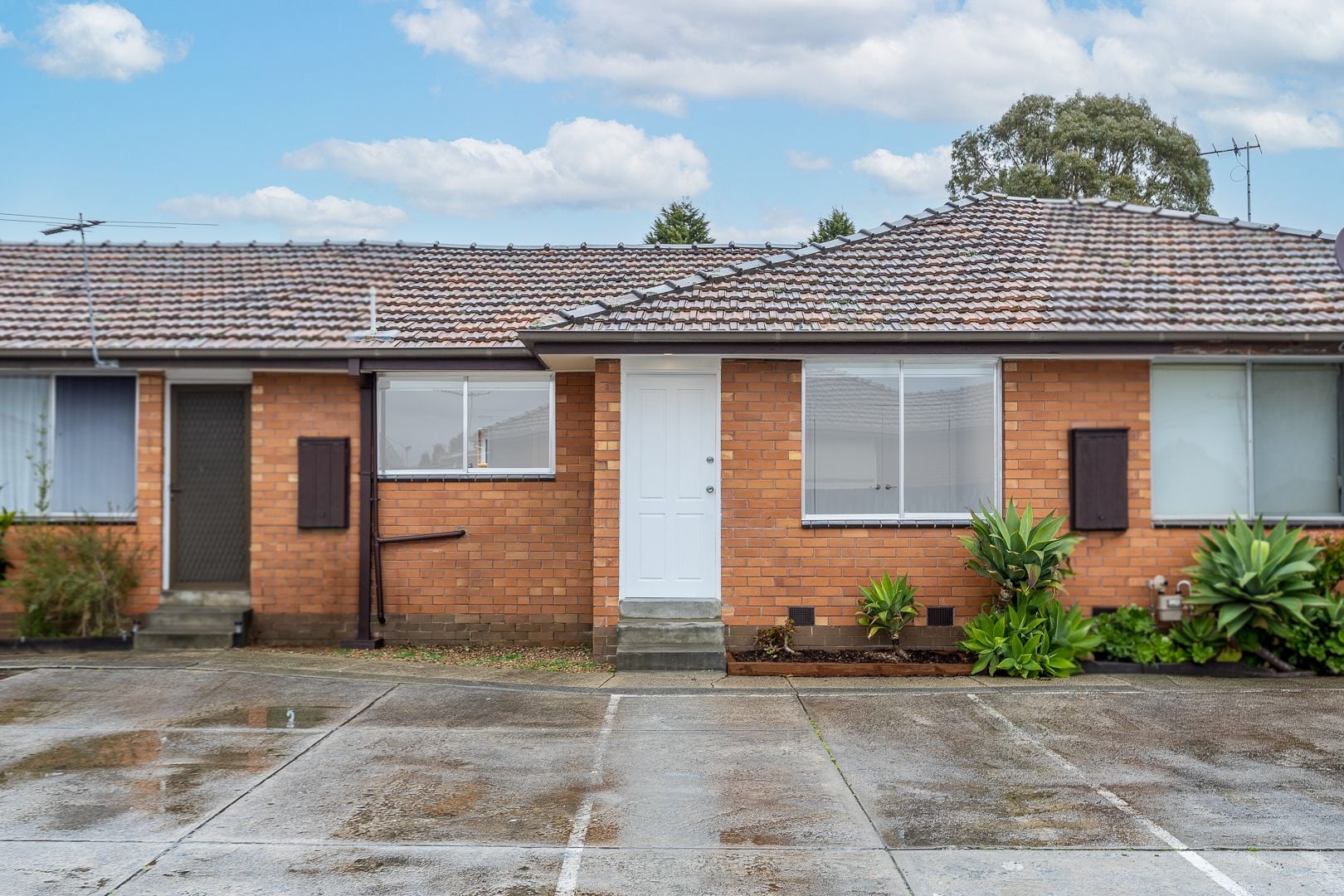 LOW MAINTENANCE 2 BEDROOM