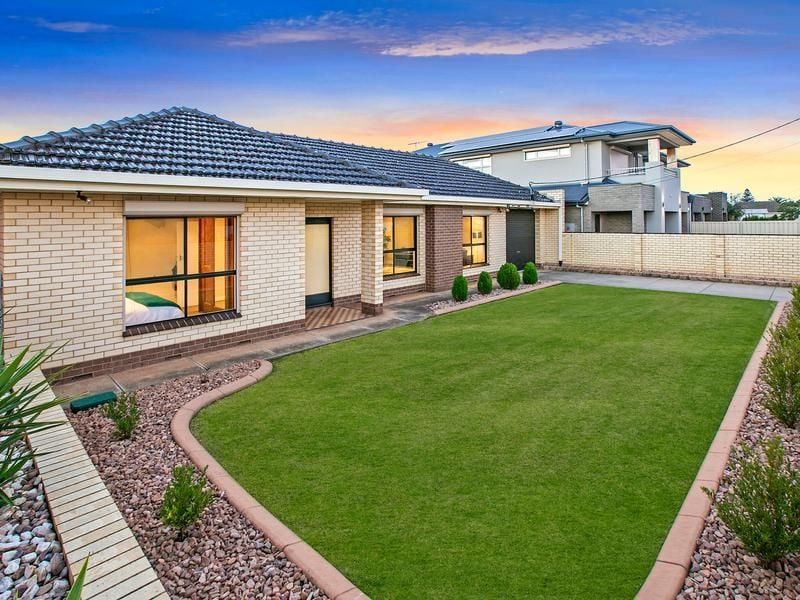 8 Angley Avenue, Findon SA 5023