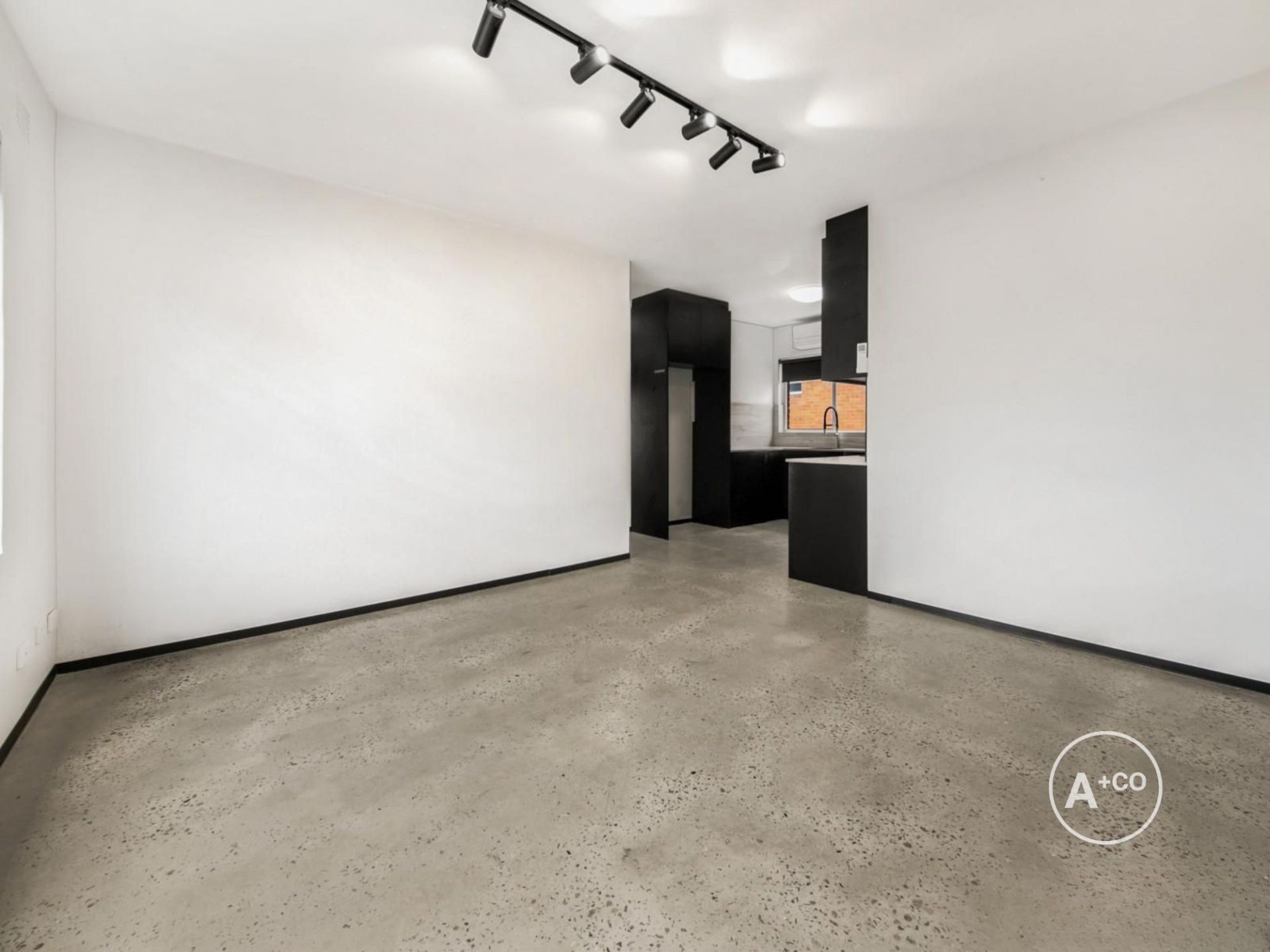 4/5 Brittain Crescent, Hillsdale, Hillsdale - Thumbnail 2