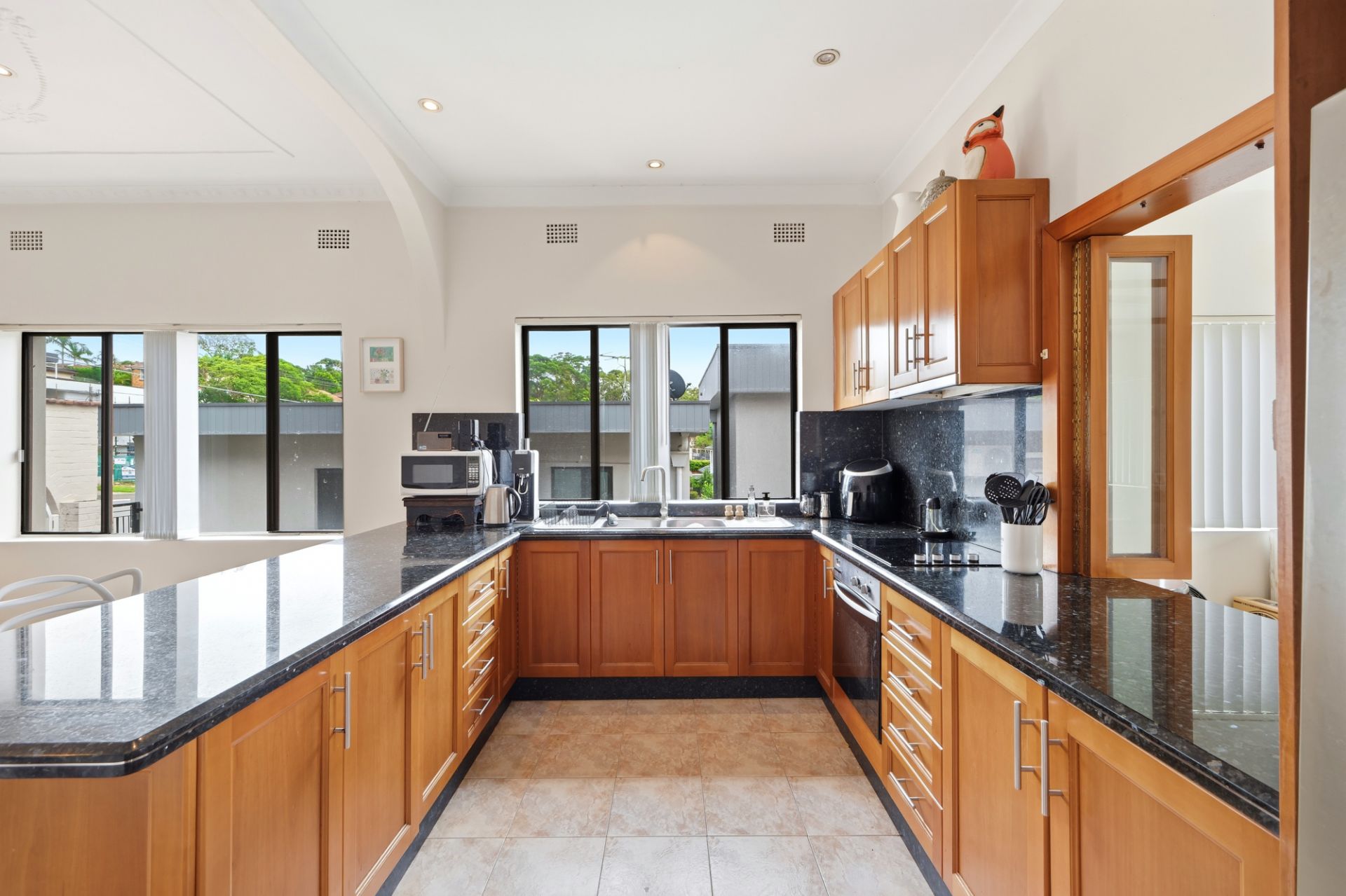 12 Benwerrin Avenue, Carss Park, Carss Park - Thumbnail 6
