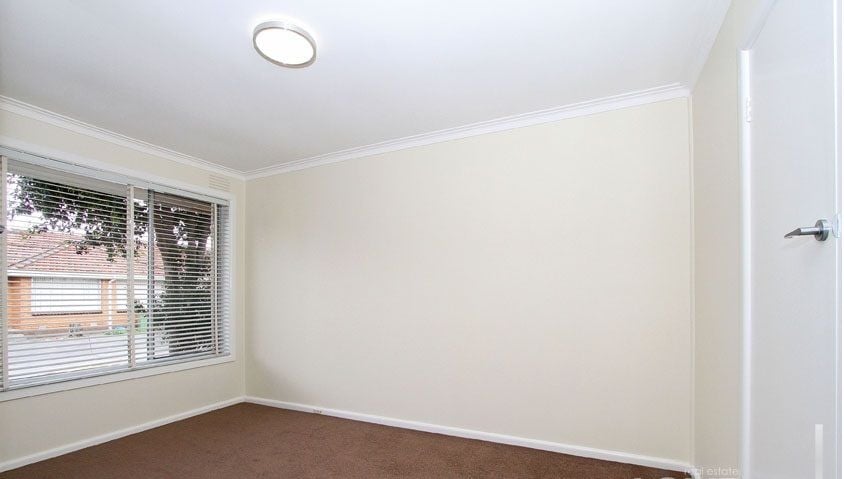 NEAT, TIDY & WELL LOCATED!