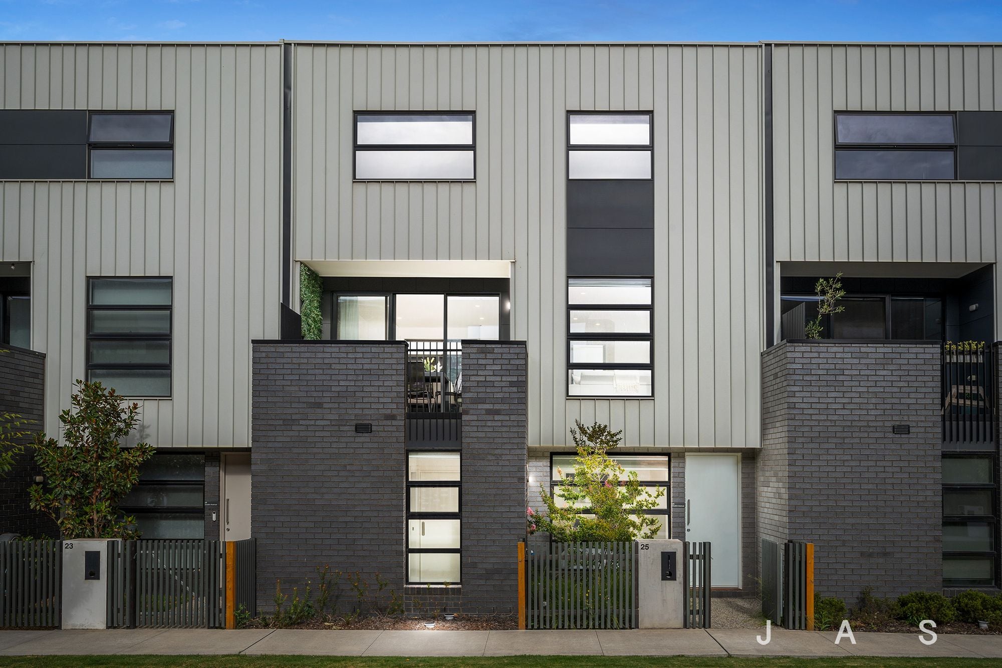 25 Deakin Avenue, Altona North, Altona North - Thumbnail 2