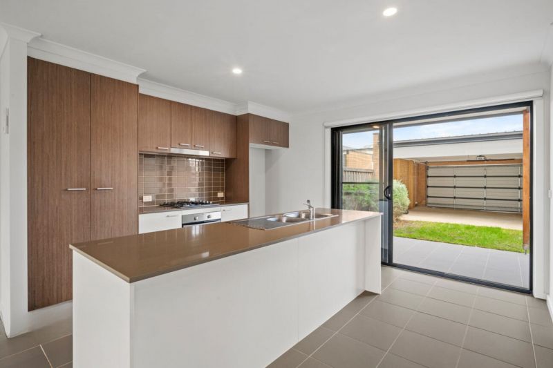 46 Oscar Circuit, Roxburgh Park