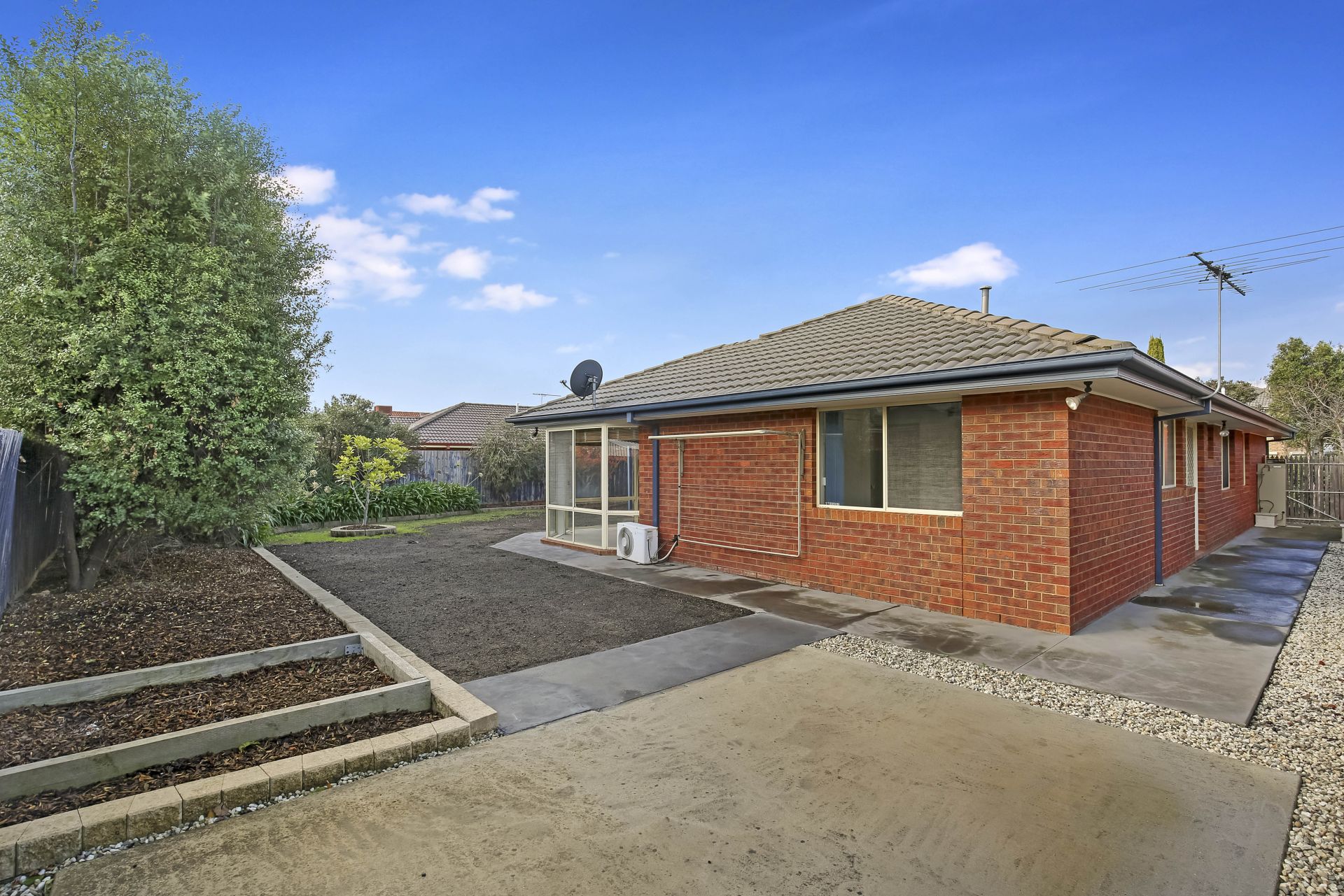 Easy Living in Mill Park Lakes!