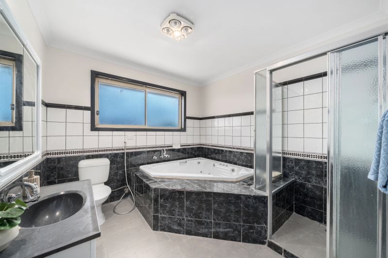 27 Woolnough Drive, Mill Park