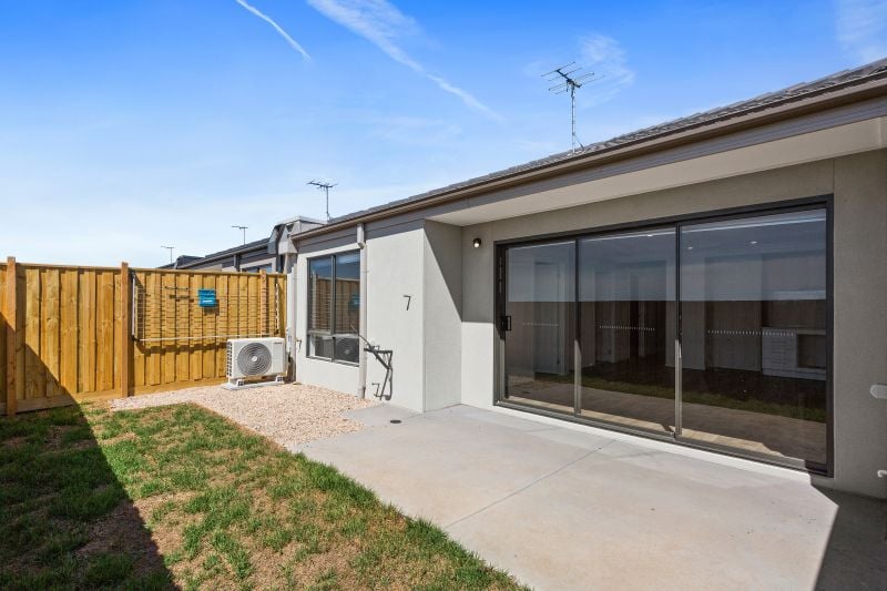 11 Romanesque Drive, Deanside