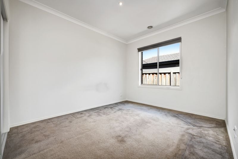 13 Jenolan Way, South Morang