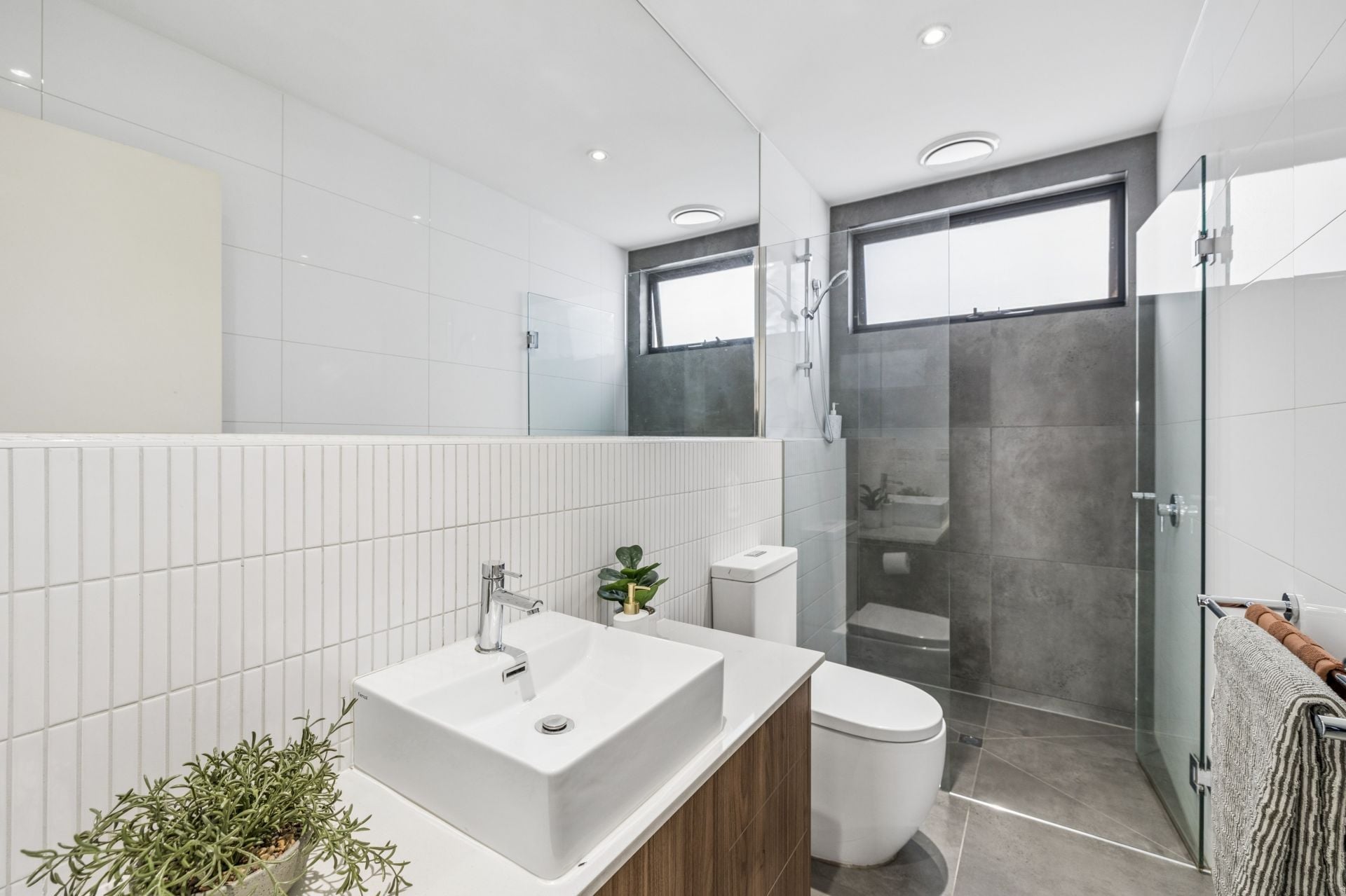 Low-Maintenance Luxury In A Prized Reservoir Location