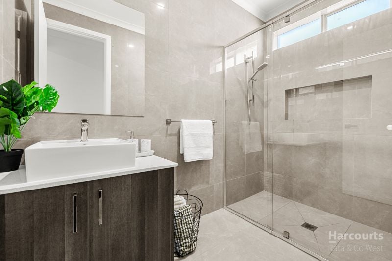 16 Dollarbird Drive, Deanside