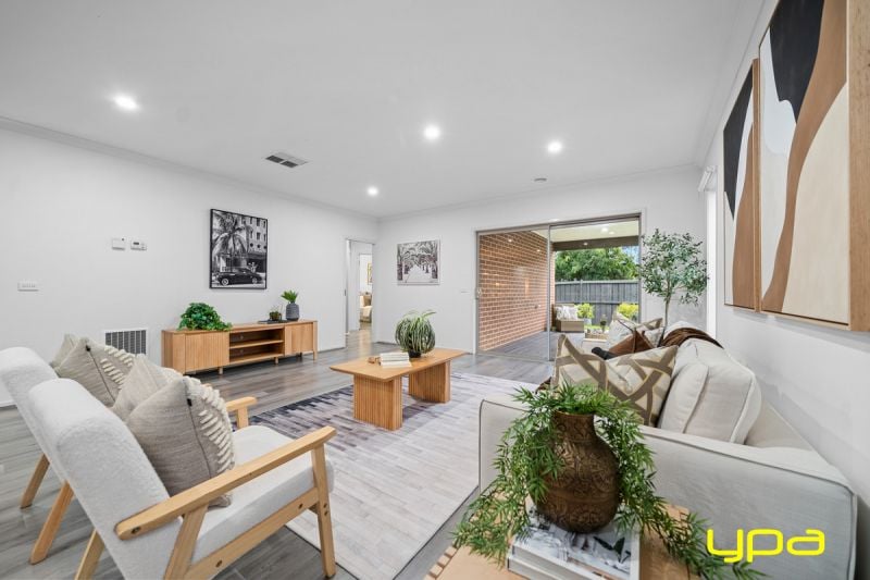 20 Riverstone Boulevard Clyde North VIC, Clyde North - Thumbnail 3