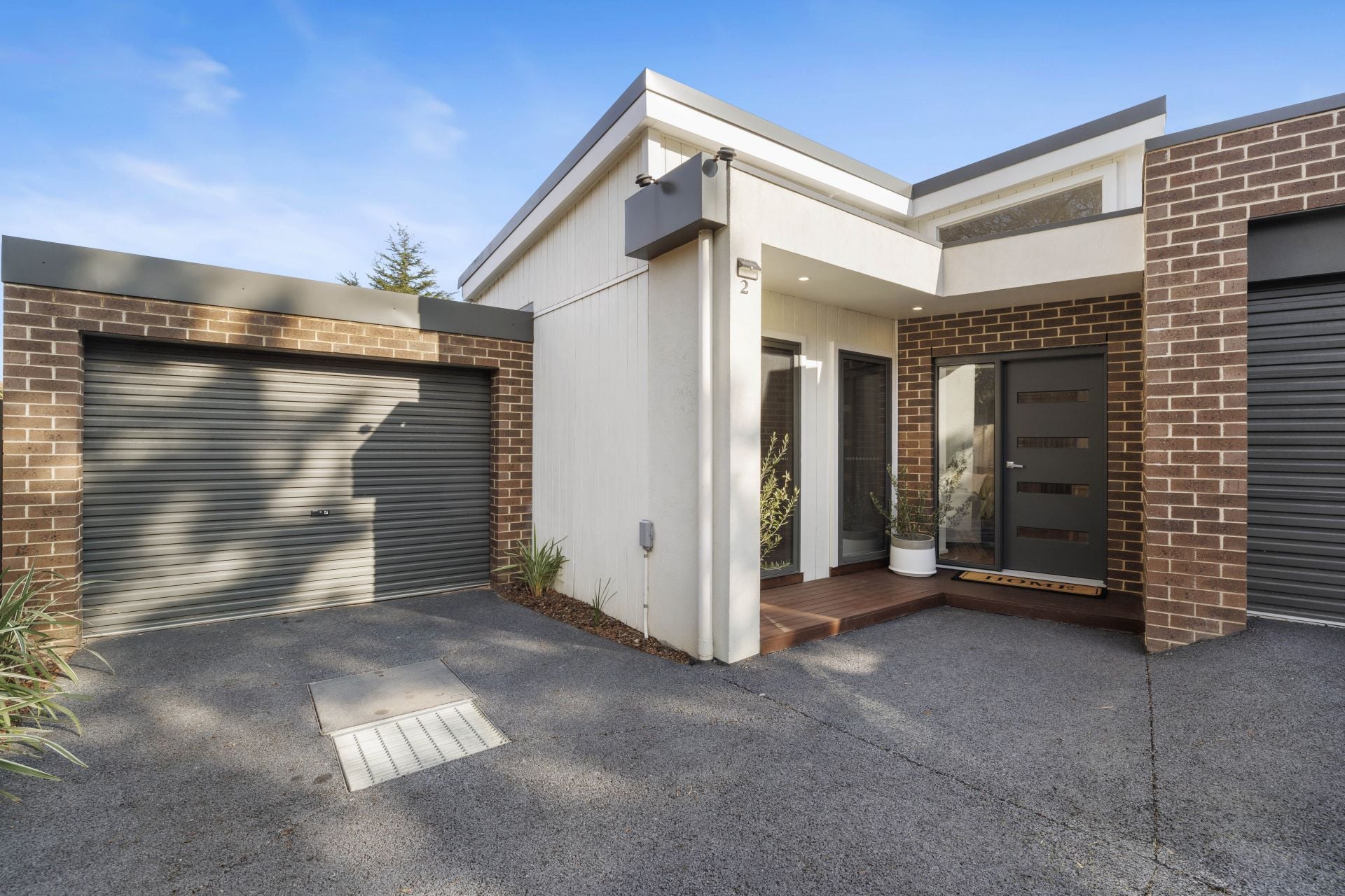 2/4 Goldborough Court, Frankston South - Image 1