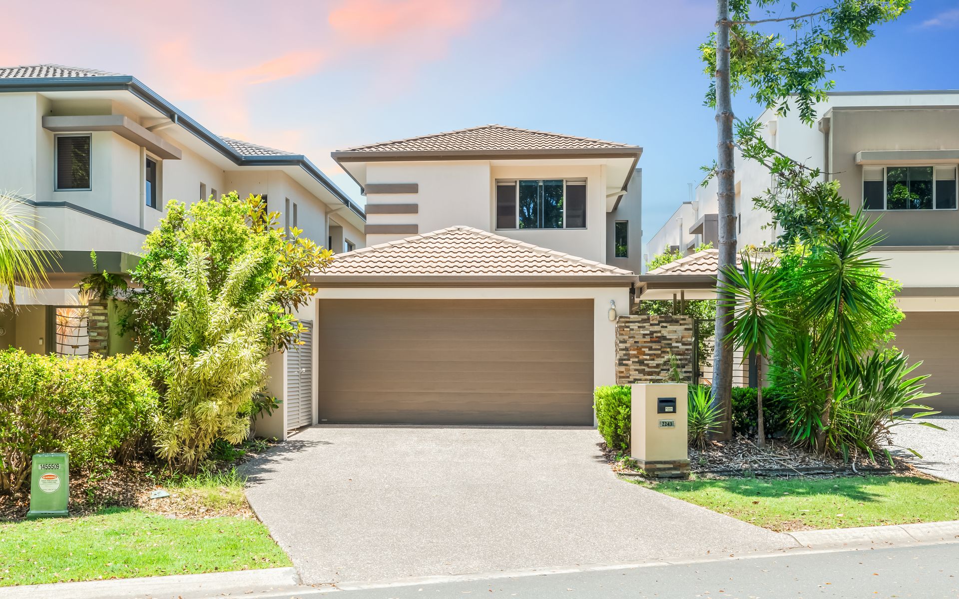 2243 Glengallon Way, Hope Island QLD 4212, Hope Island - Thumbnail 2