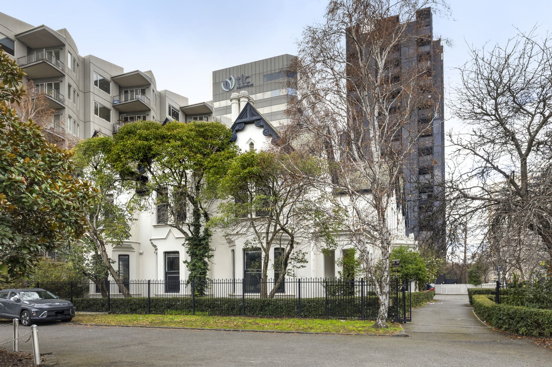 1/25 Queens Road, Melbourne
