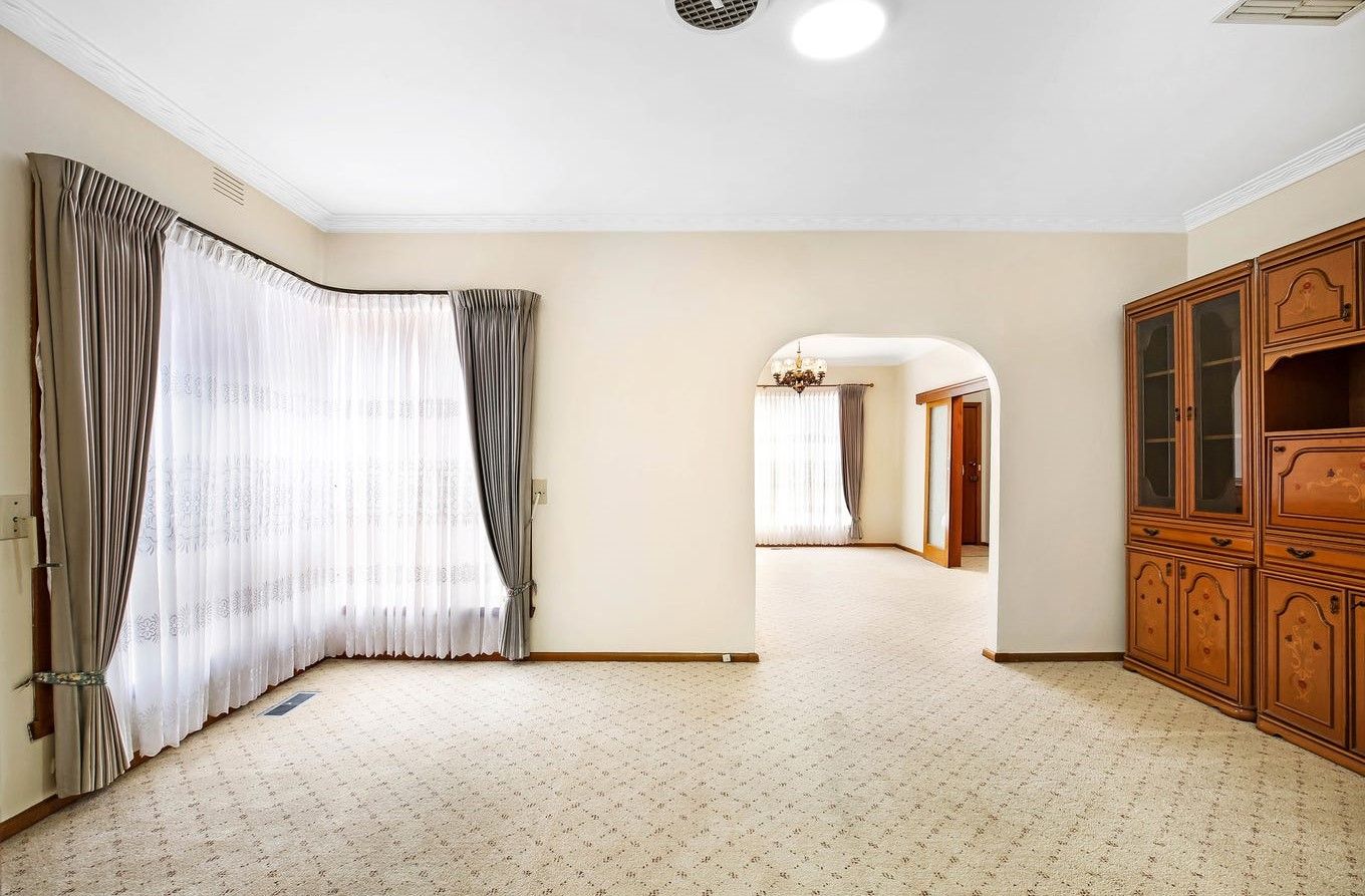 Comfortable 3-bedroom family living in a highly convenient location.