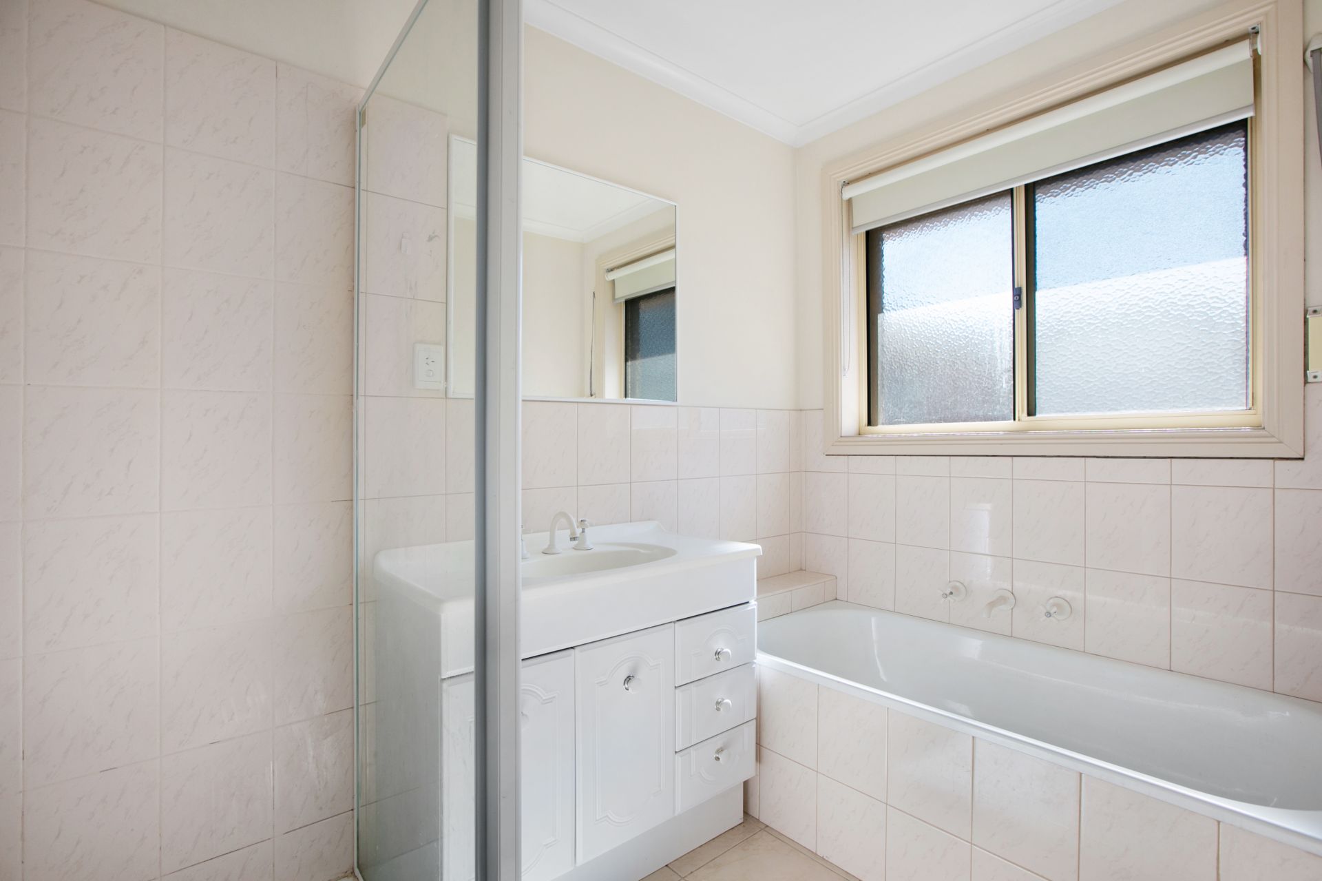 Stylish Terrace Living In A Convenient Location