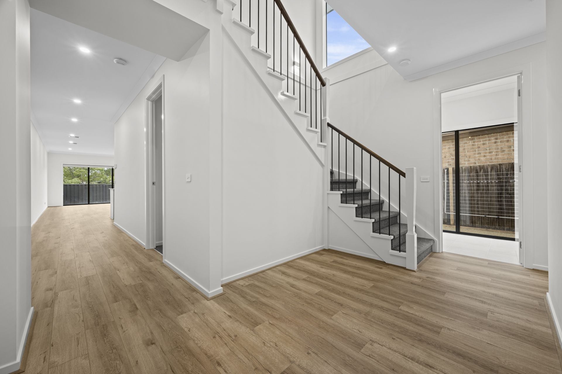 CONTEMPORARY COMFORT MEETS CONVENIENCE