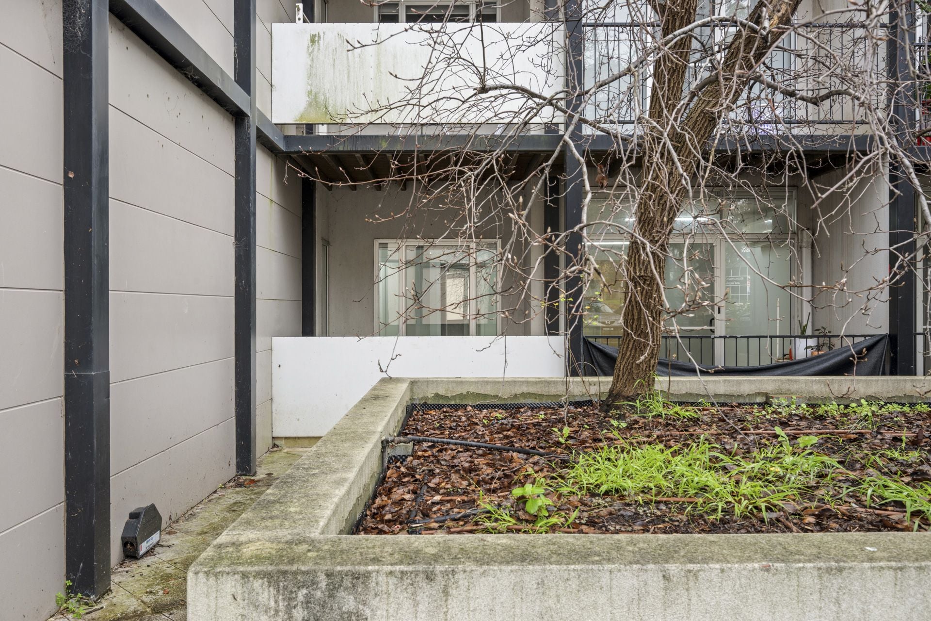 UPDATED APARTMENT IN THE MOUNT COOPER ESTATE