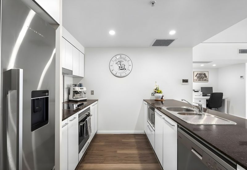 2101/22 Surf Parade, Broadbeach - Thumbnail 8