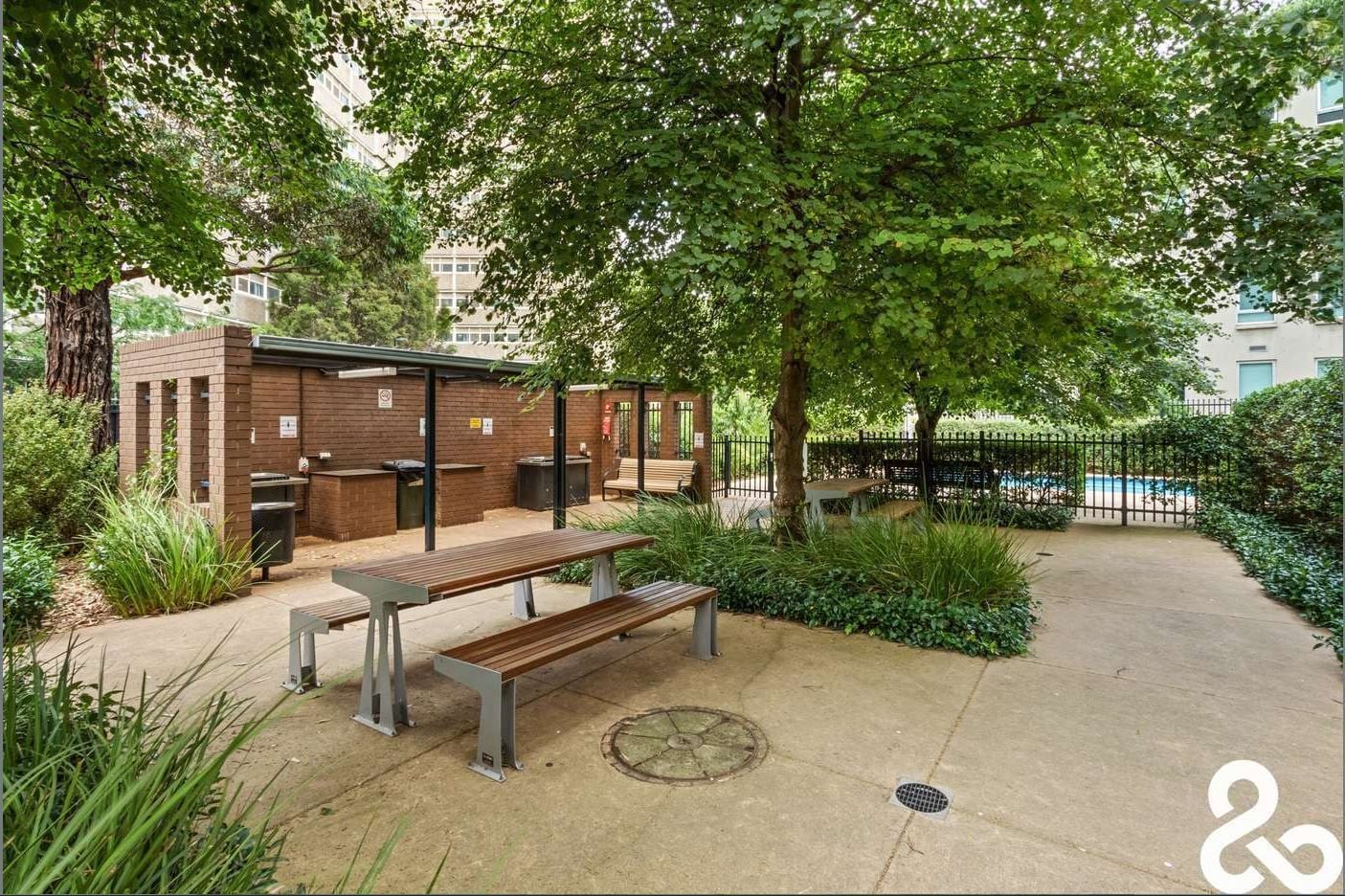 Spacious apartment - FURNISHED OR UNFURNISHED