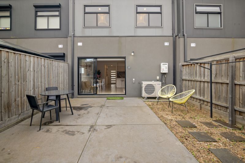 15 Meroo Walk, Wollert