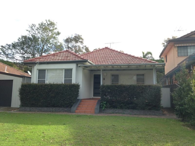 13 Hinkler Avenue CARINGBAH 2229