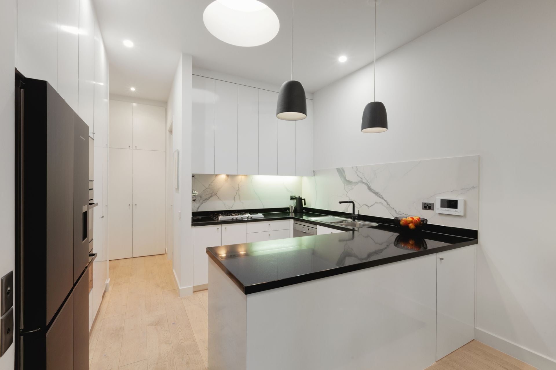 2 Benson Avenue, Toorak, Toorak - Thumbnail 5