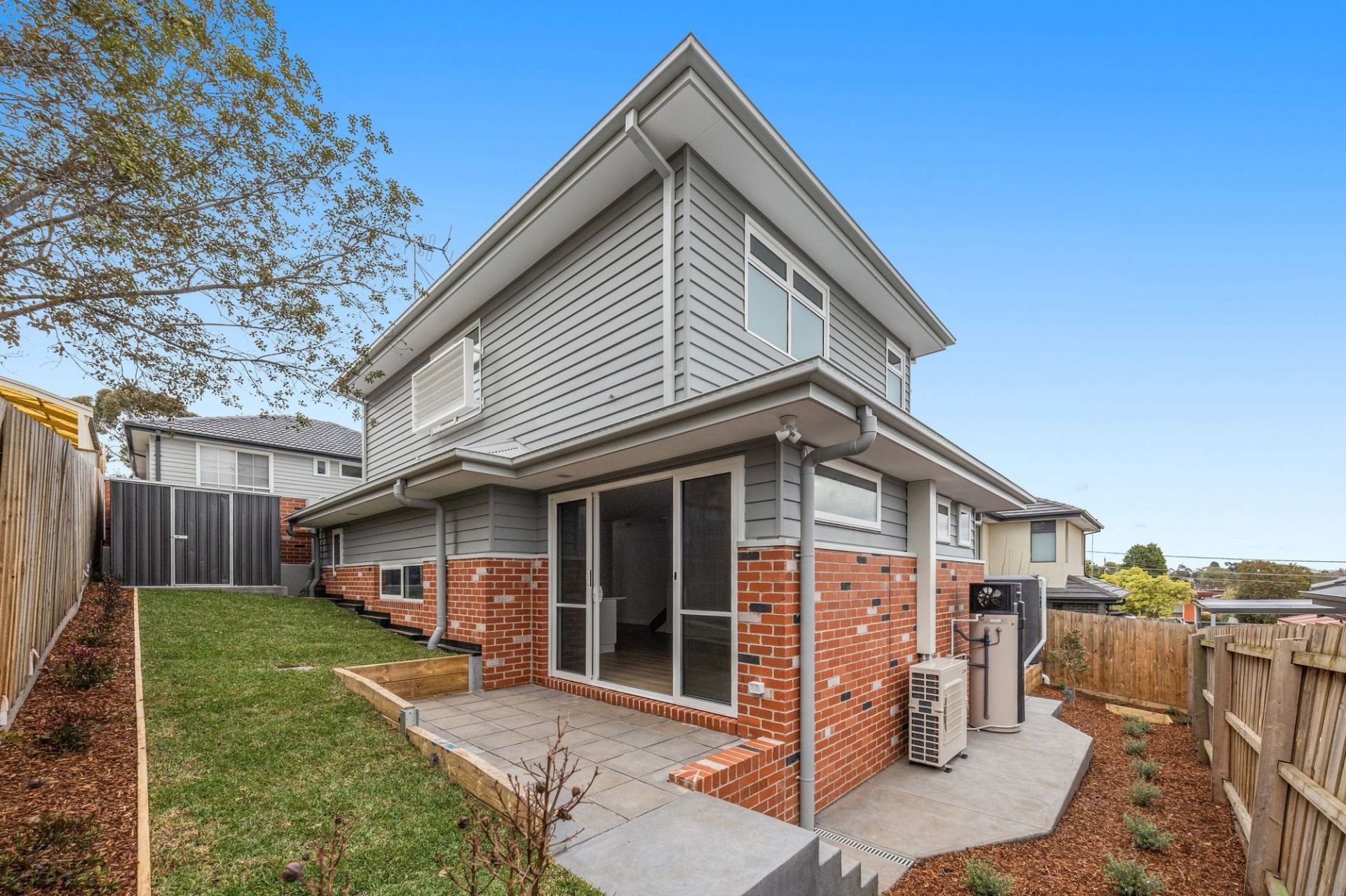 OUTSTANDING BRAND NEW TOWNHOUSE