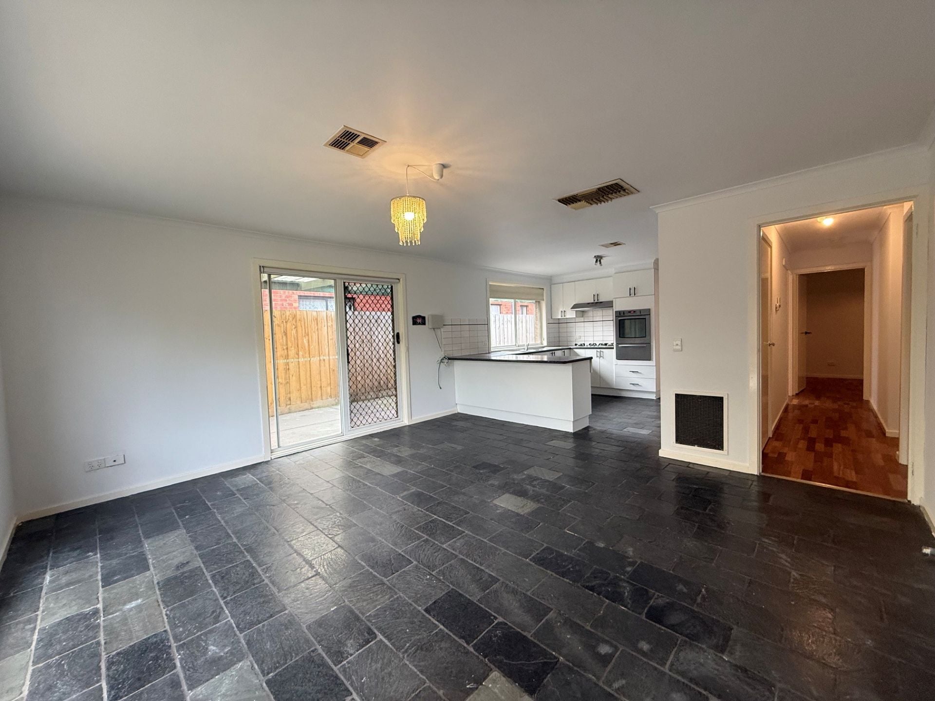 5 Warren Court, Altona Meadows - Thumbnail 6