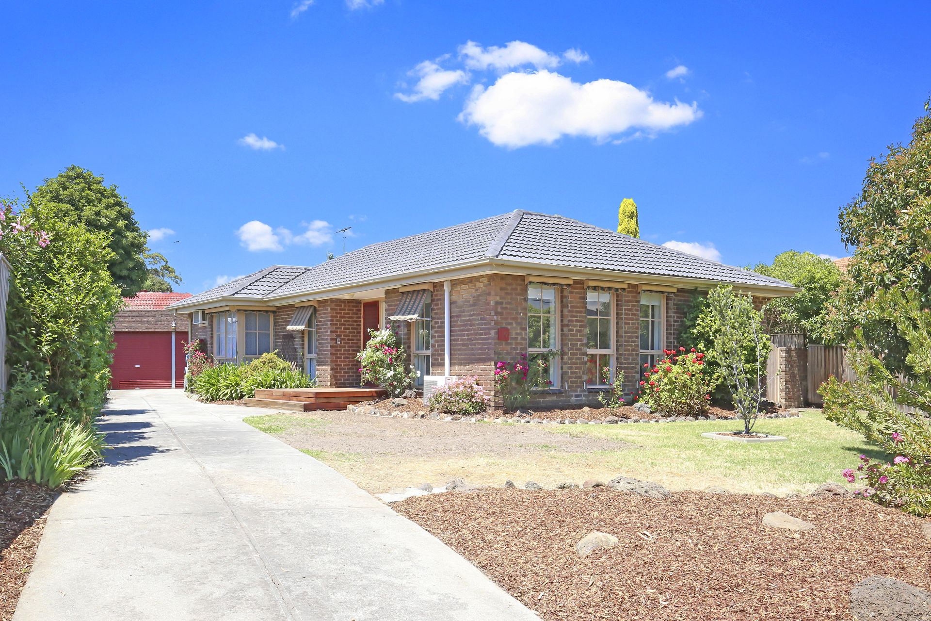Position Perfection & Outstanding Potential  -  744m2 ( approx )