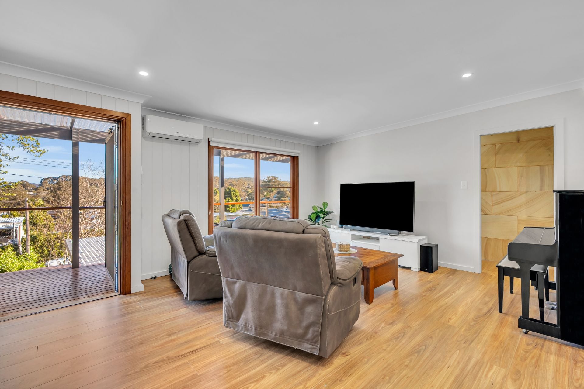 27 Elaine Avenue Berkeley Vale NSW, Berkeley Vale - Thumbnail 4