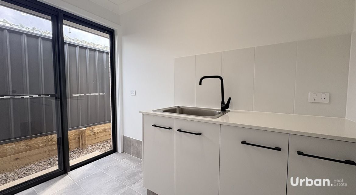 Lochinvar 10 Cahill Close