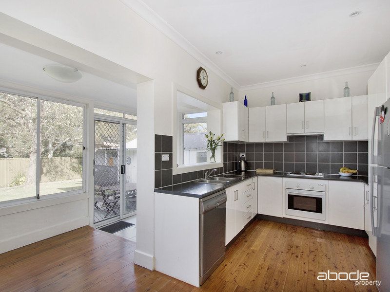 28 Woorak Crescent, MIRANDA, Miranda - Thumbnail 3