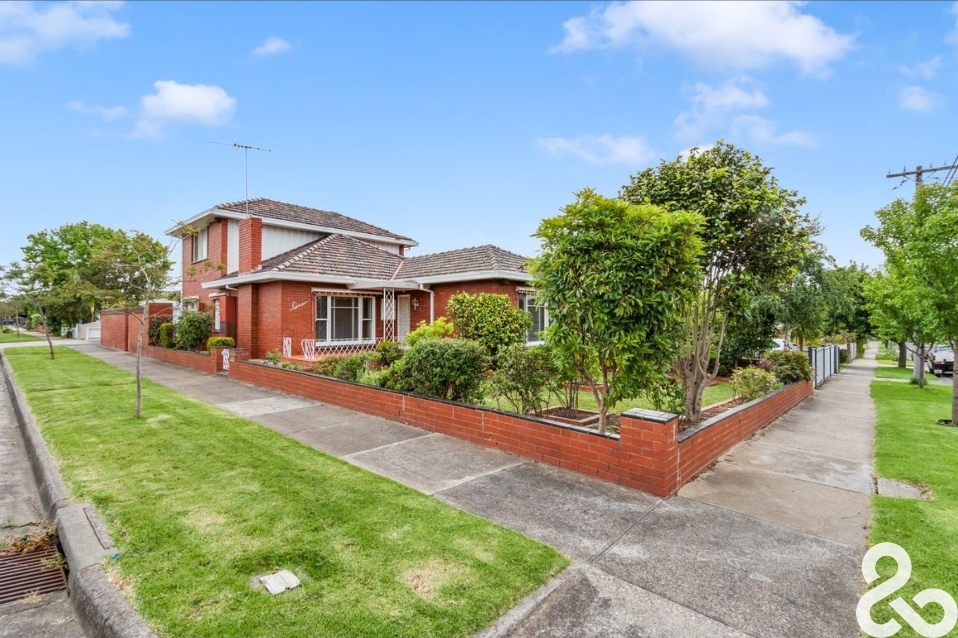Original Gem with Separate Studio or Office space!