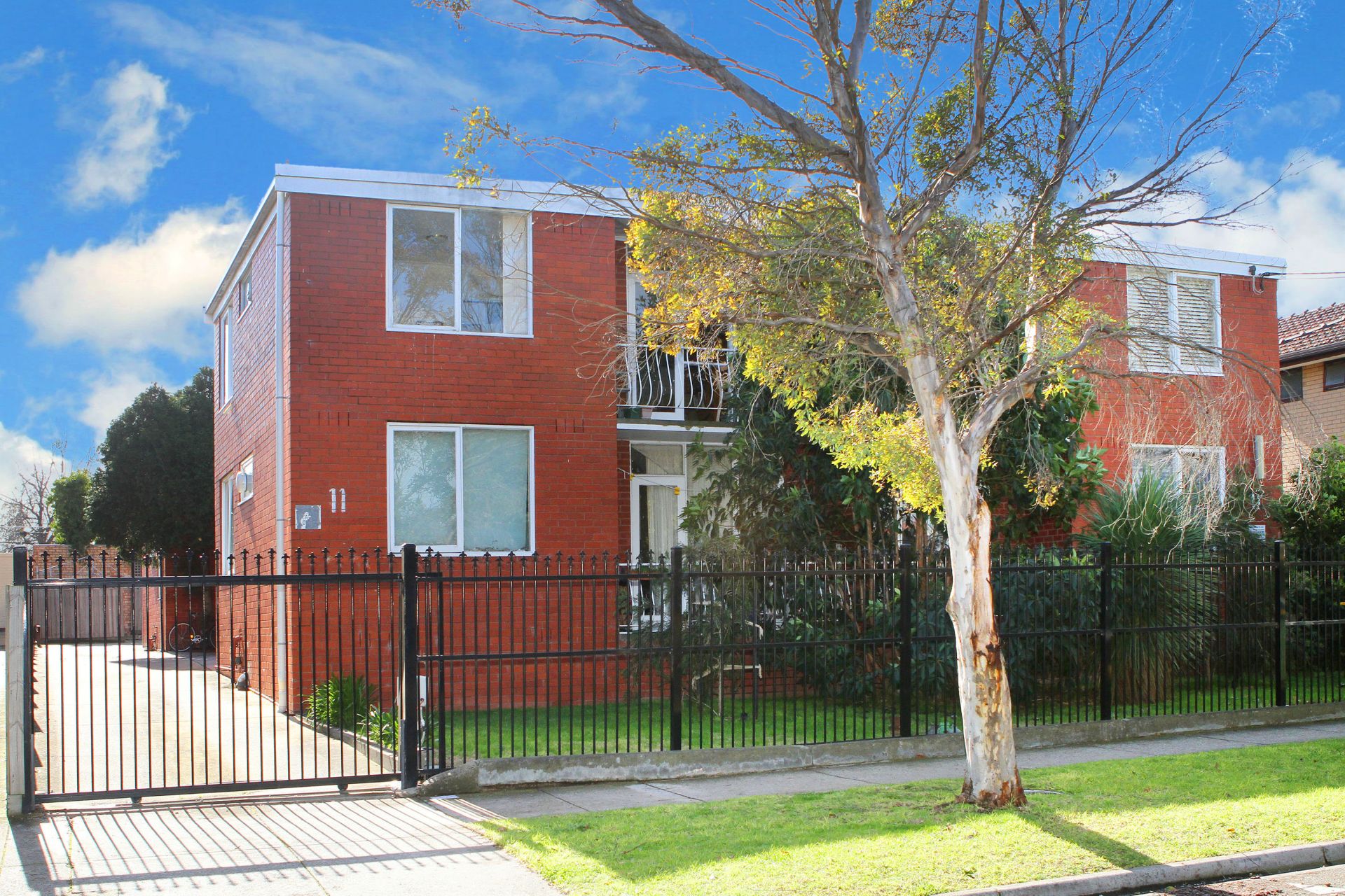 Northcote Unit in an Amazing Location!