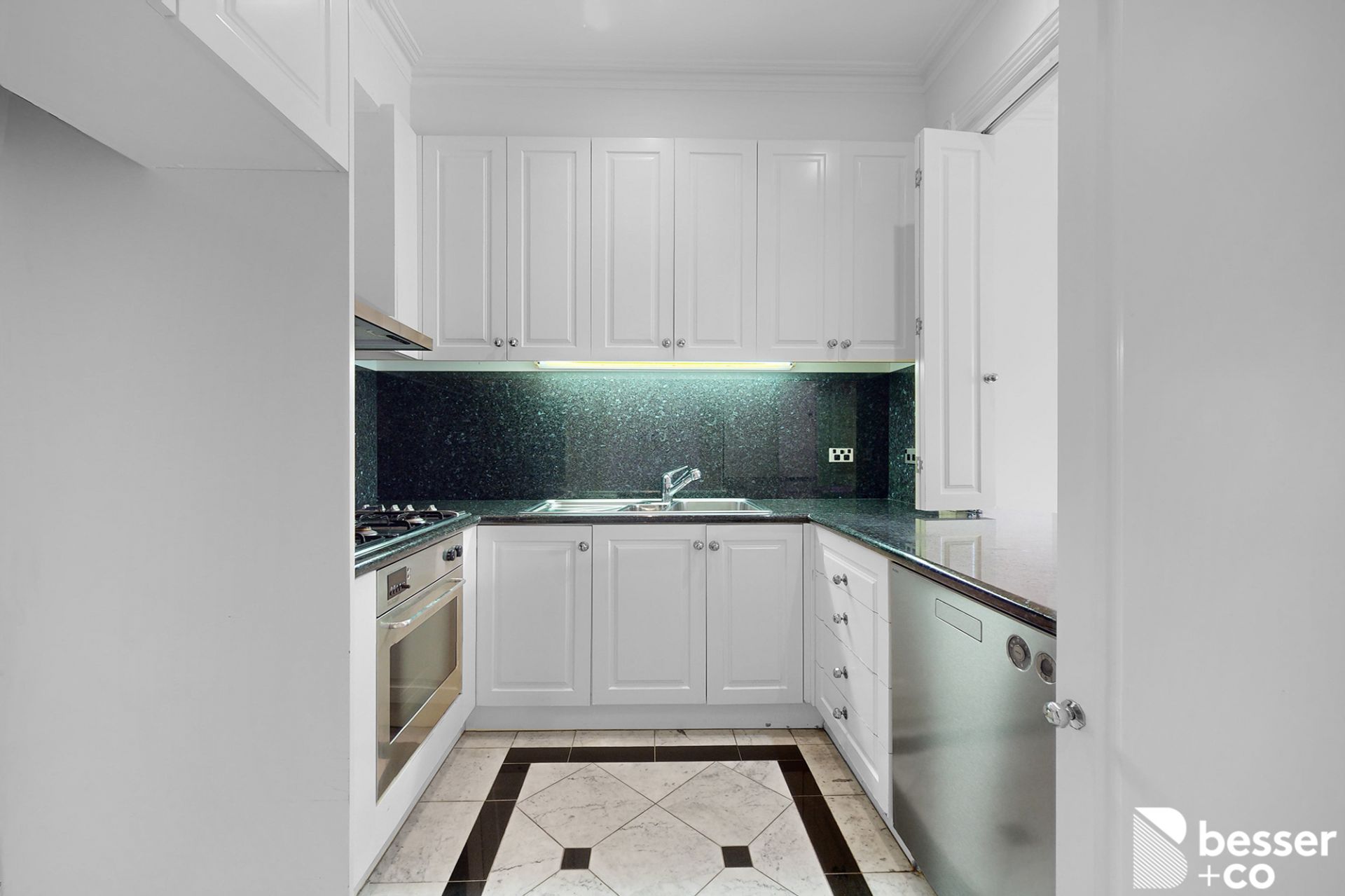 19/350 Toorak Road, South Yarra - Thumbnail 4